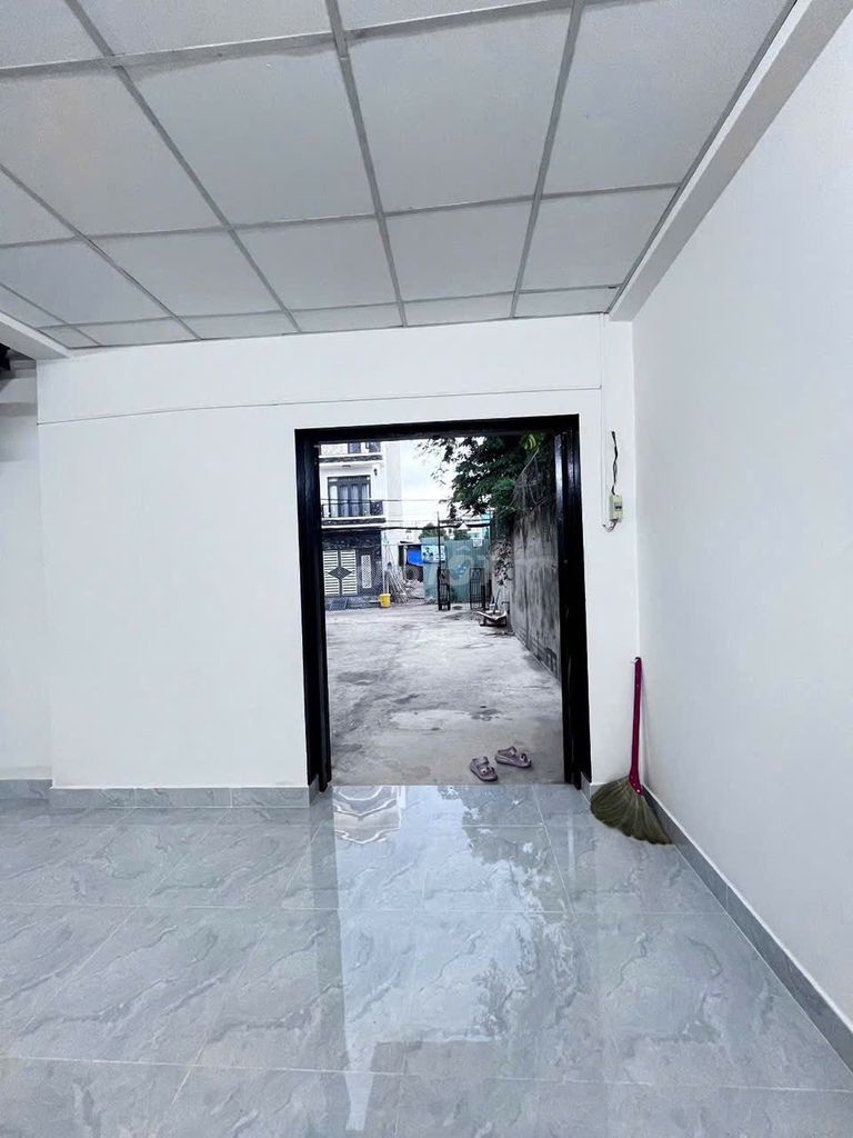 7th Street.5 X23, three bedrooms wide. Three bathrooms, near C/C. 4 S Linh Đông, square.