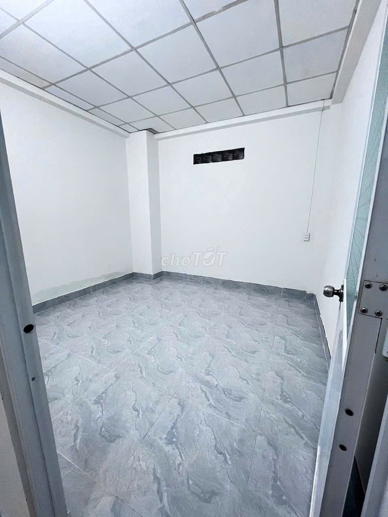7th Street.5 X23, three bedrooms wide. Three bathrooms, near C/C. 4 S Linh Đông, square.