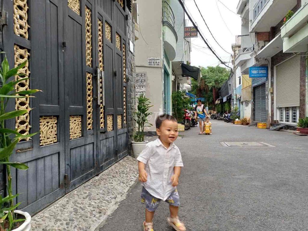 renting the original house 188/3 Nguyễn Xuân Khoát ( 83/48/3 Old Gardens)
