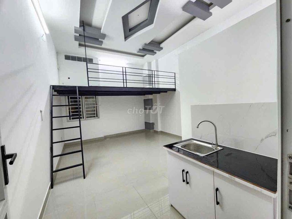 Rent a new house. Seven bedrooms. Seven toilets. One-thirty-three floors.