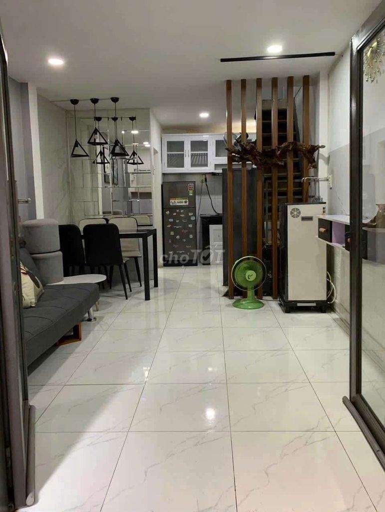 Rent a three-story Đinh Bộ Lĩnh-- two bedrooms-- three toilets-- 12 million a month.