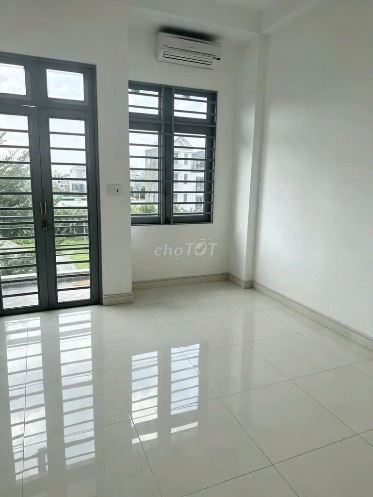 Rent a three-story alley 7 M through phường hiệp thành District 12.