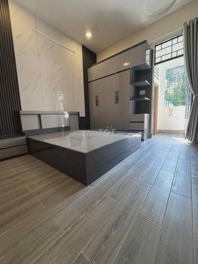 Phan Xích Long garage, three-story bedroom.