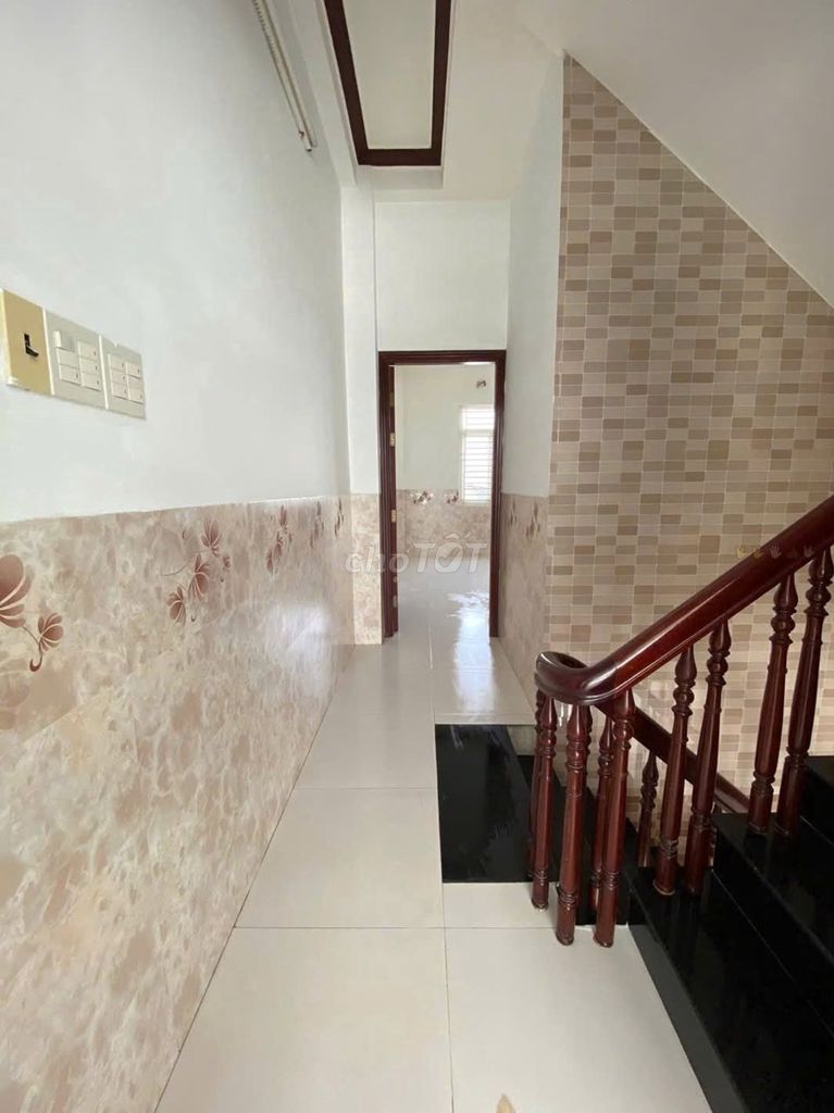 Rent the entire Võ Văn Kiệt, 16 million a month.
