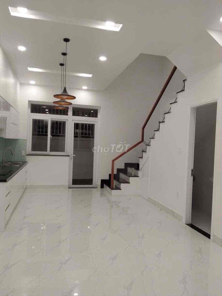 It's the owner of the Lovera Park-3 bedroom. Three bathrooms.