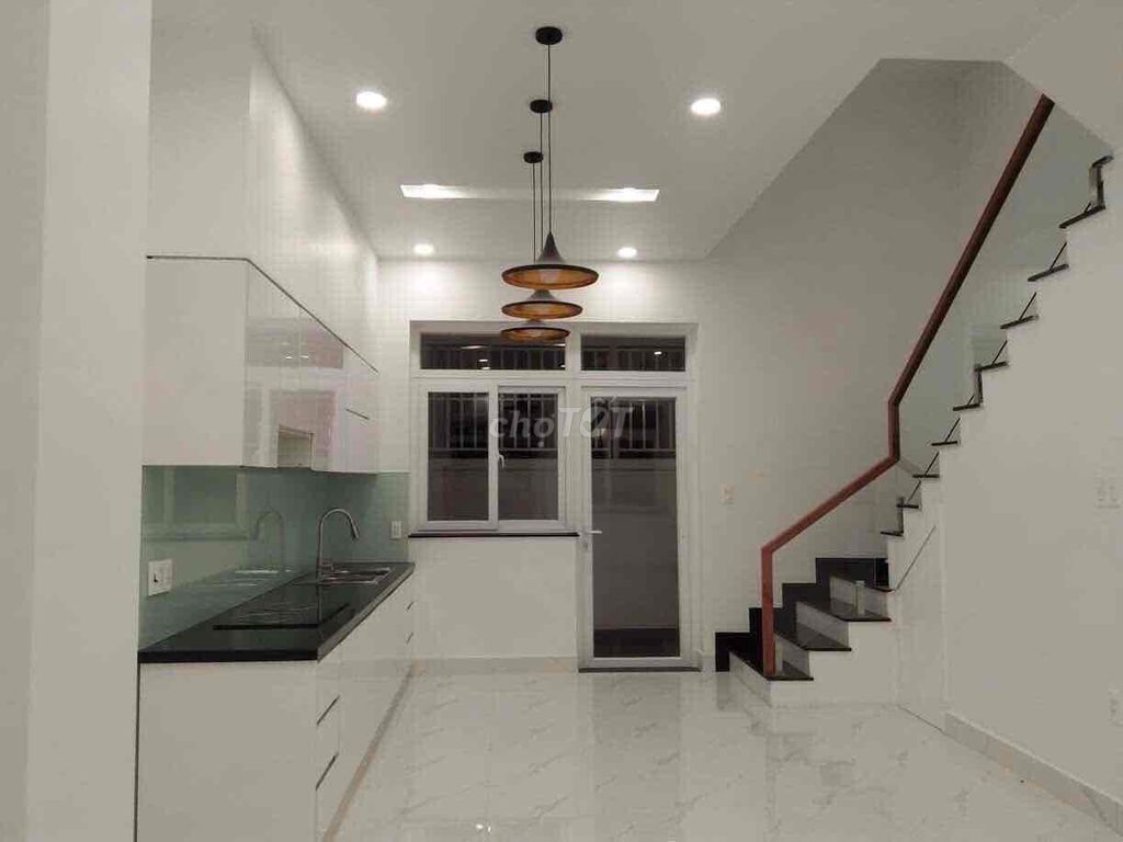 It's the owner of the Lovera Park-3 bedroom. Three bathrooms.