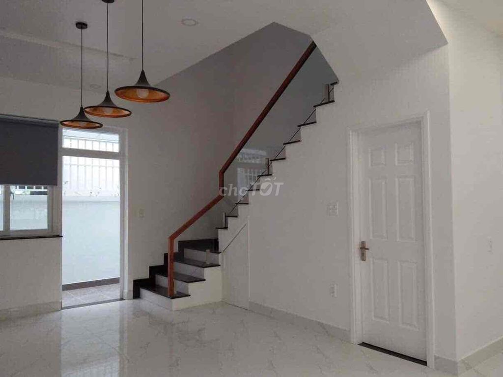 It's the owner of the Lovera Park-3 bedroom. Three bathrooms.