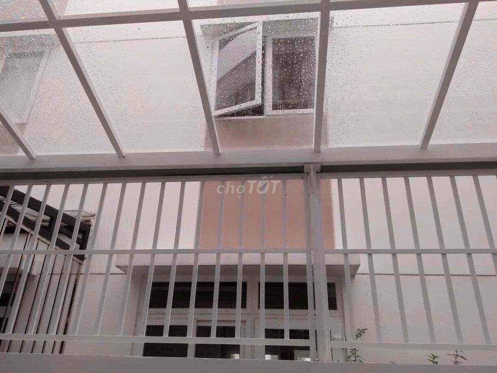It's the owner of the Lovera Park-3 bedroom. Three bathrooms.