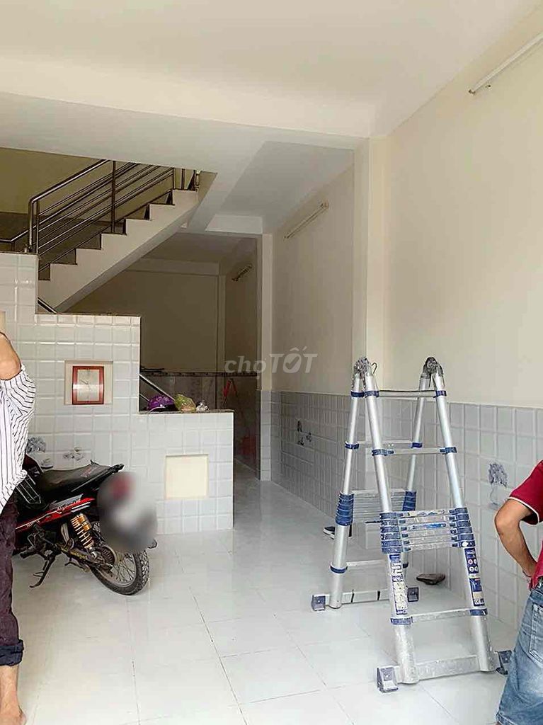 910/ tktq (4 x 11) 2-story bedroom, 2 toilets, 4x11 car wreck