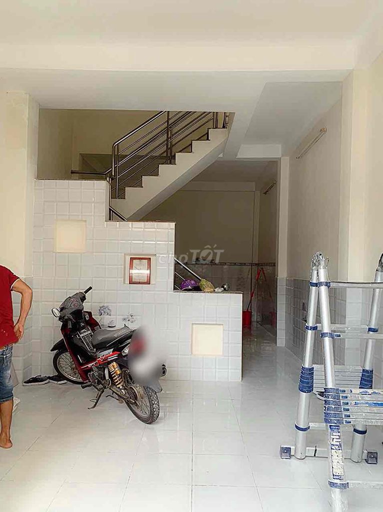 910/ tktq (4 x 11) 2-story bedroom, 2 toilets, 4x11 car wreck