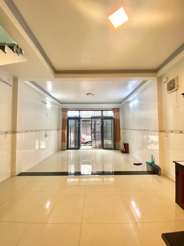 The Tỉnh lộ 10 rent near the Da Da Sha with the Fire Arrow.