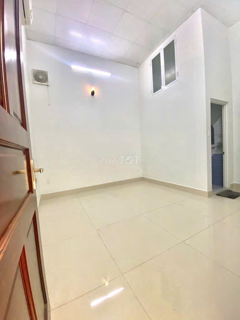 The Tỉnh lộ 10 rent near the Da Da Sha with the Fire Arrow.