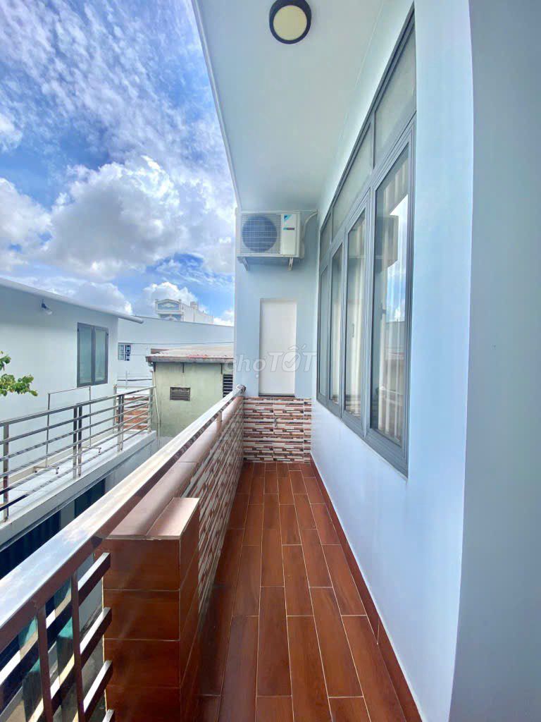 The Tỉnh lộ 10 rent near the Da Da Sha with the Fire Arrow.