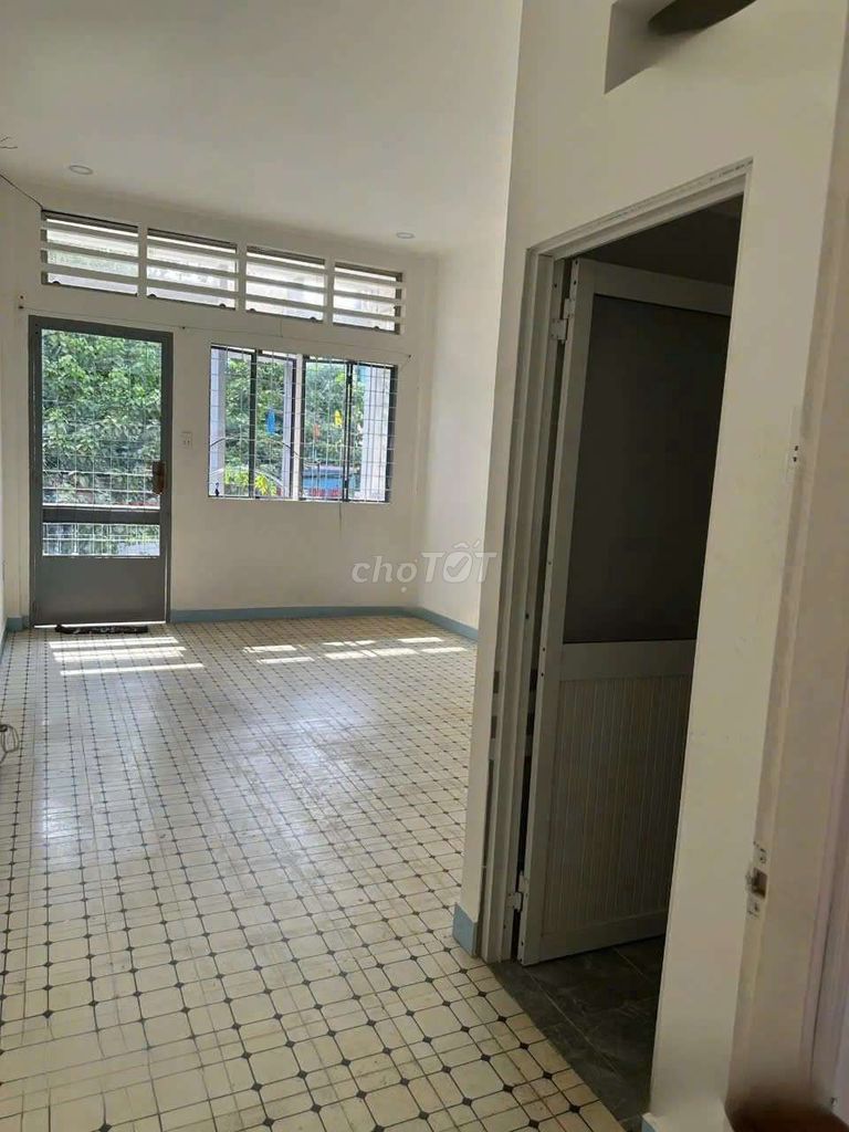 Nguyễn Kiệm-4 mx15 m - ground floor - just business