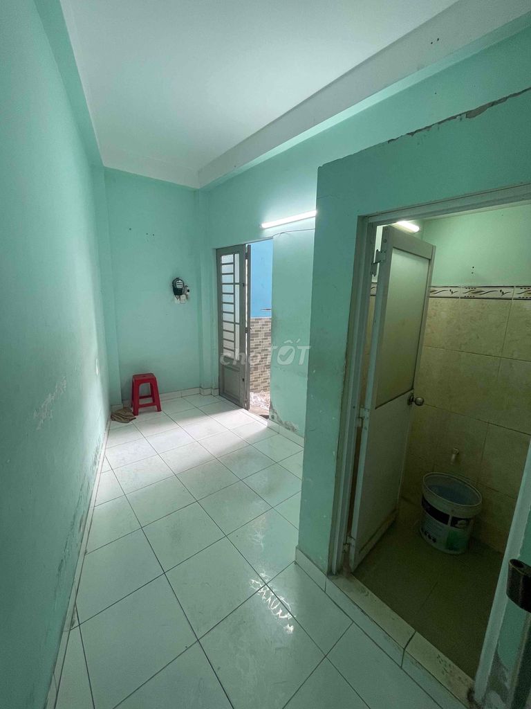Rent the entire apartment - 1 st floor with a parking alley