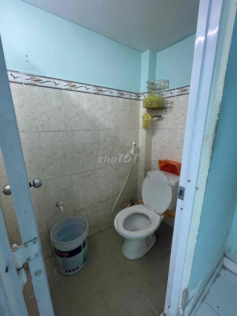 Rent the entire apartment - 1 st floor with a parking alley