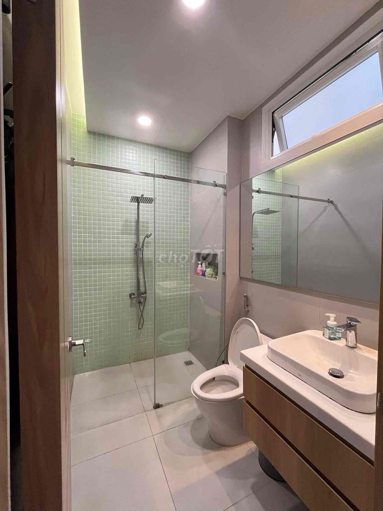 For rent 1 Phan Văn Trị Q.Gò Vấp 4.2 x 25 m 6 p floor elevators cost 55 million a month