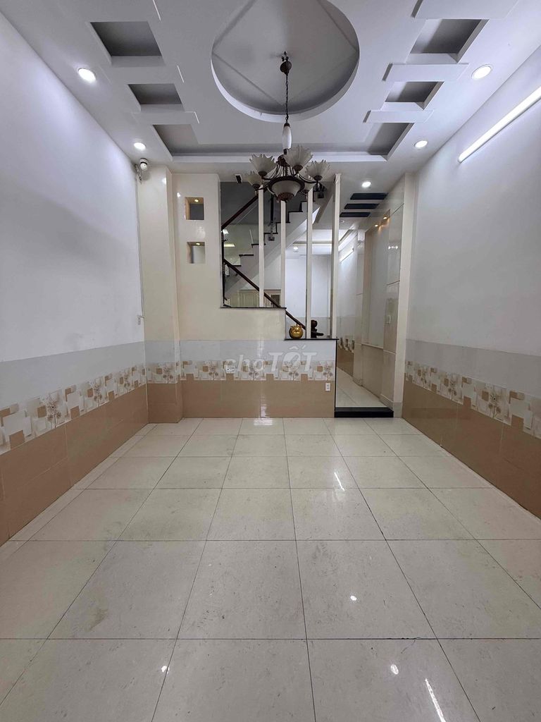 4 x 13m 4th floor bedroom 3 toilets suitable for the business onl