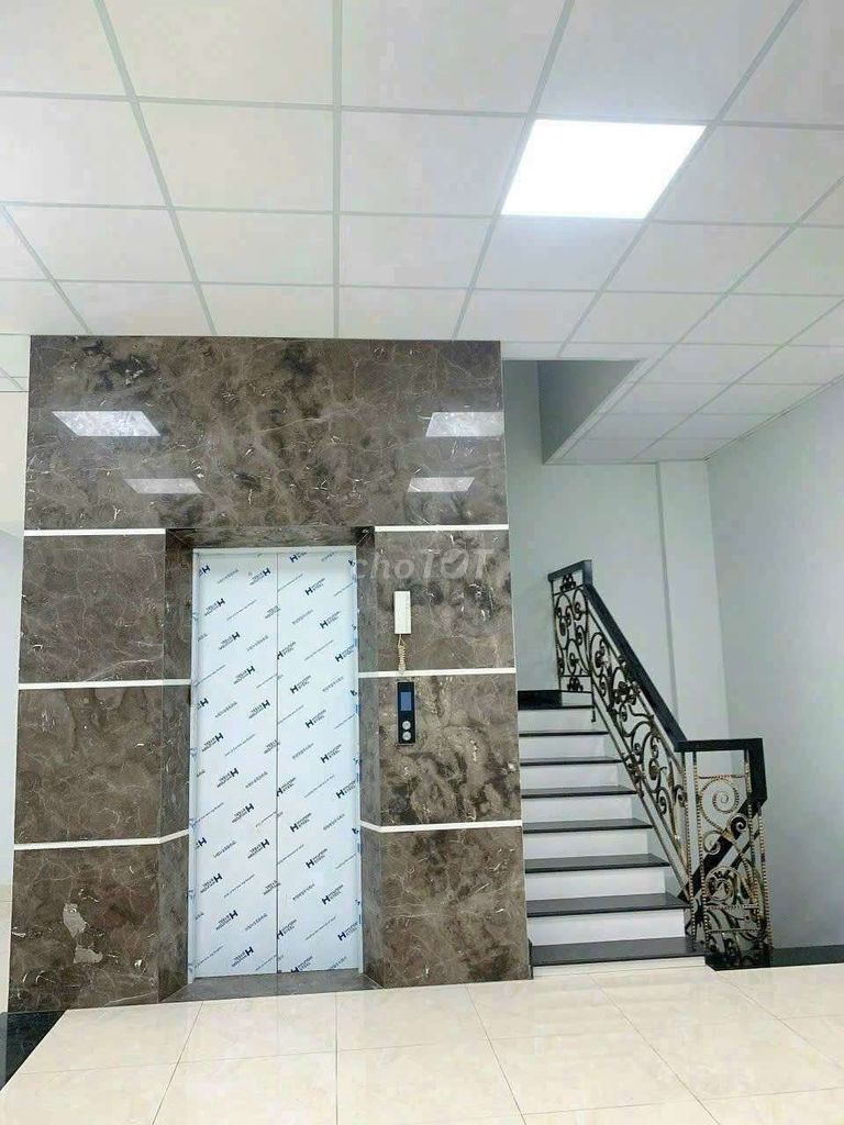 renting a building in cash. 800 meters.