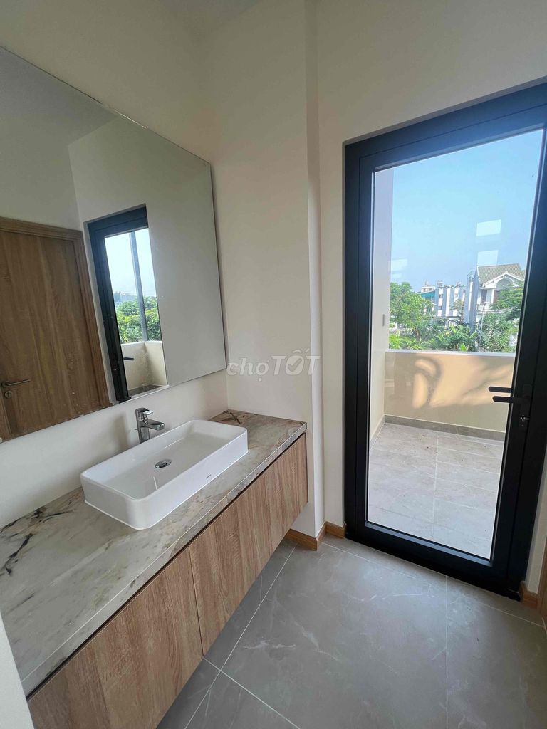 Rent the Kadc Liên Phường District 9 near Global City for 35 million a month.