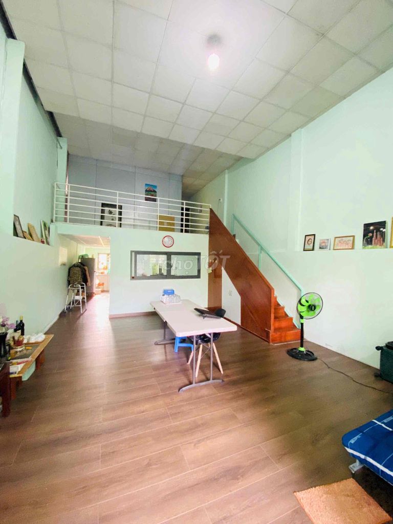 The original building is 88 meters across 5 meters with two Trường Lưu bedrooms.