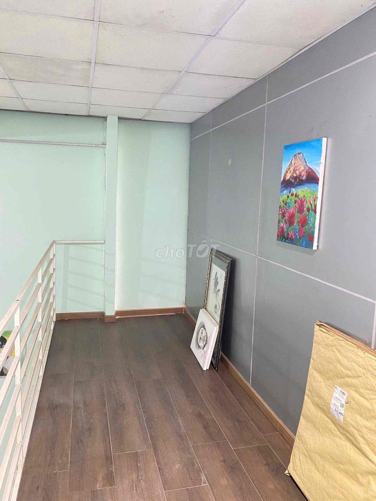 The original building is 88 meters across 5 meters with two Trường Lưu bedrooms.