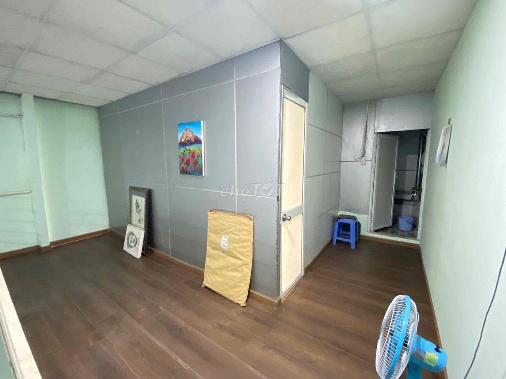 The original building is 88 meters across 5 meters with two Trường Lưu bedrooms.