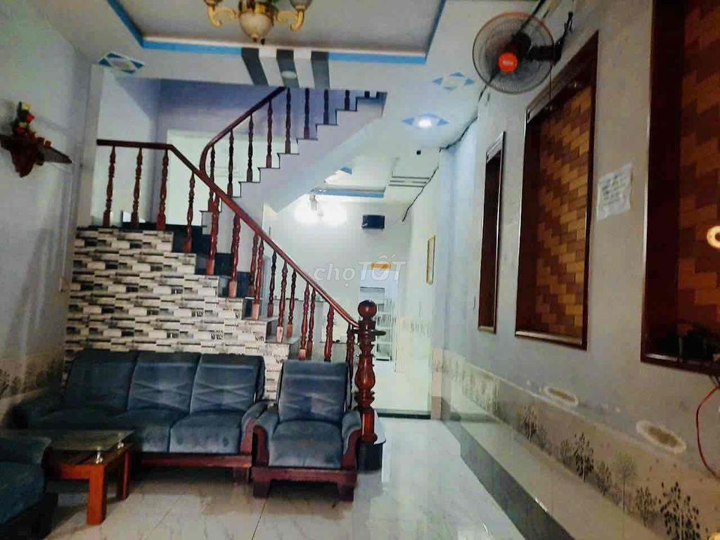 tx14. The floor of the balcony. Three bedrooms, three toilets.