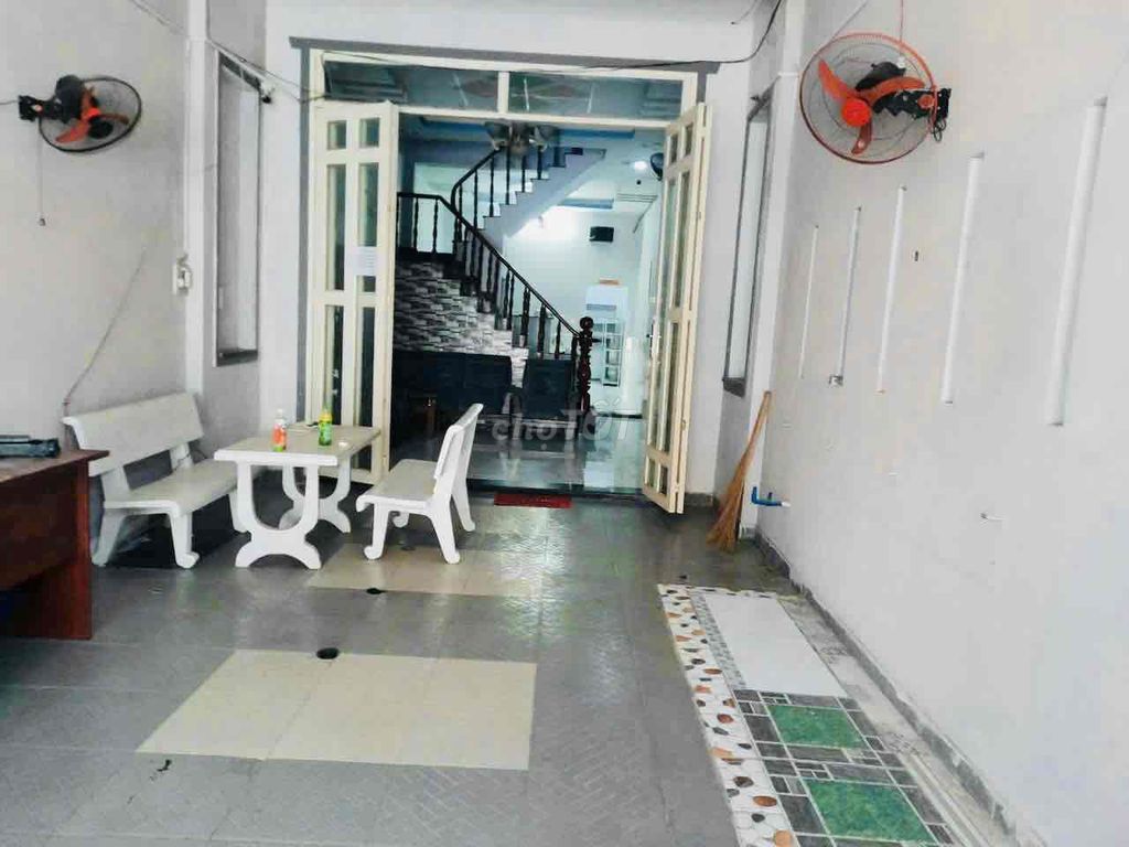 tx14. The floor of the balcony. Three bedrooms, three toilets.