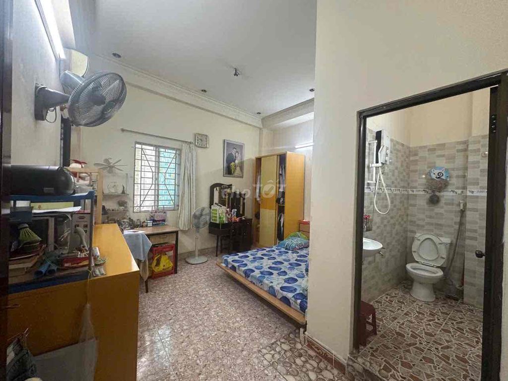 Rent the original Thích Quảng Đức.