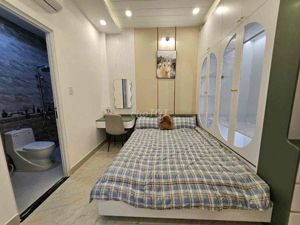 Loader Street: 8 MPhạm Văn Chiêu 4 bedroom 5 bathrooms full of 18 million.