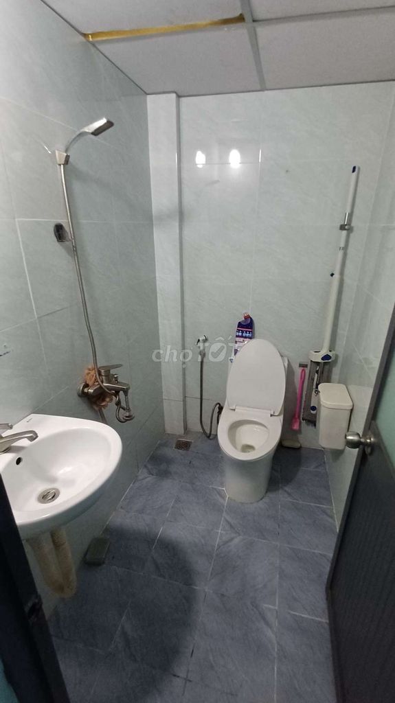 Nice new house. Two bedrooms. Two toilets. Carways.
