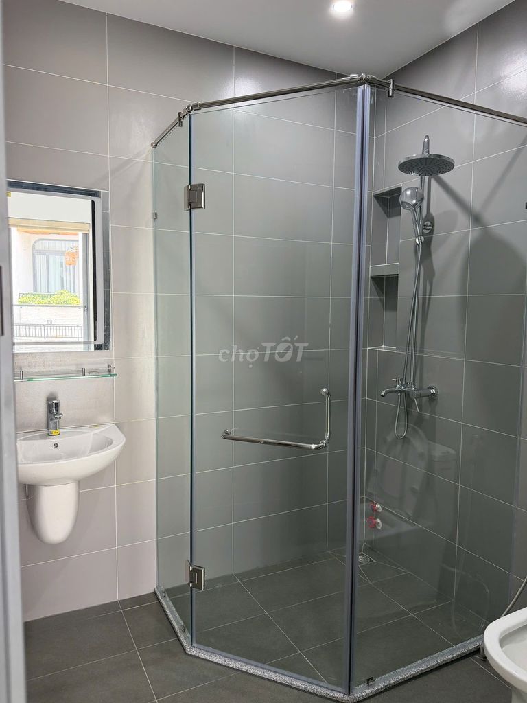 Rent a new house that's built 4 bedroom 3 P toilets. Trường Thọ - The OTL has interiors - 15 million