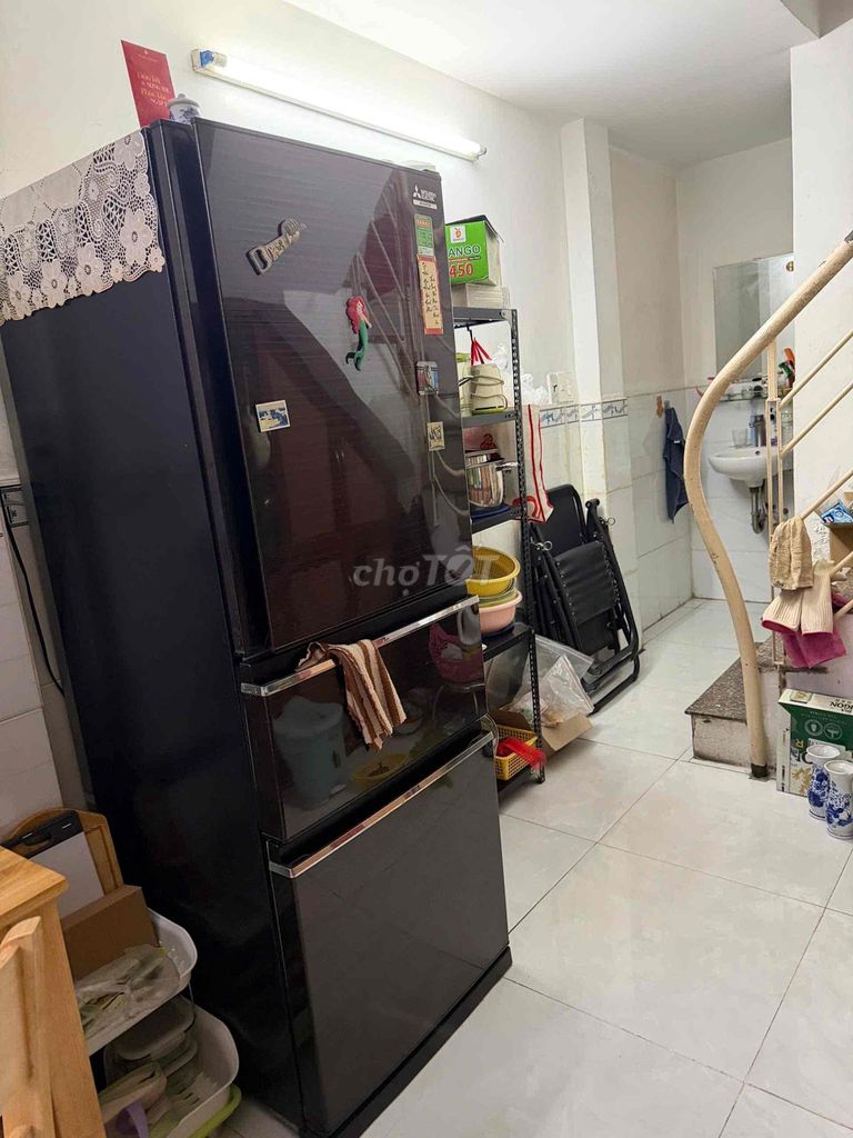 Rent the Originals, 1 M 2 floors, 3 bedrooms 3 car toilets, interior