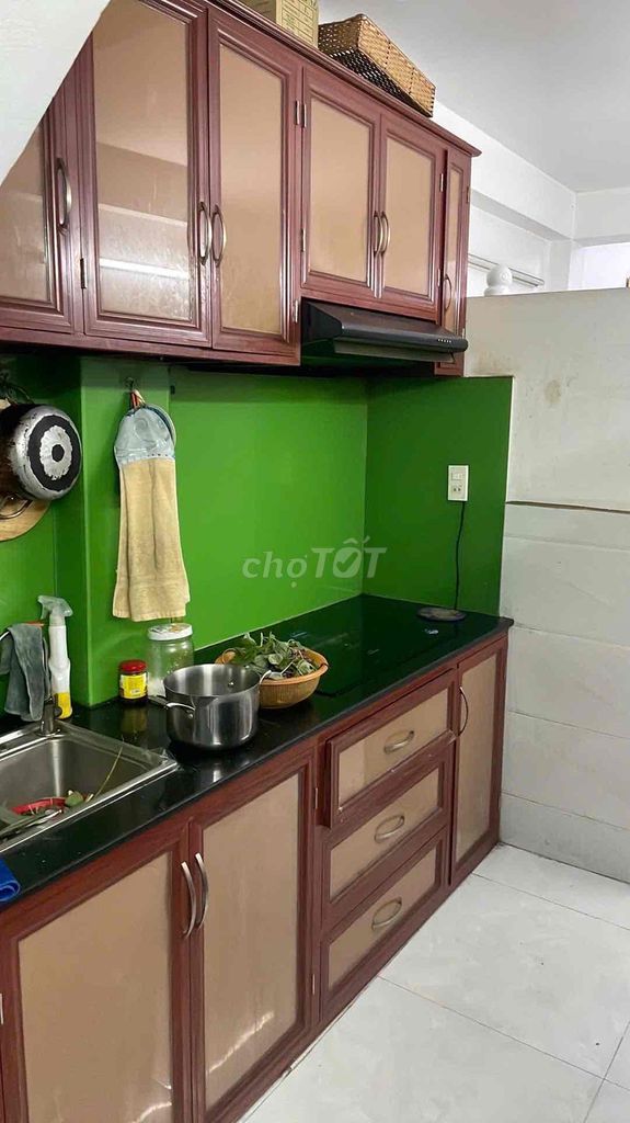 Rent the Originals, 1 M 2 floors, 3 bedrooms 3 car toilets, interior