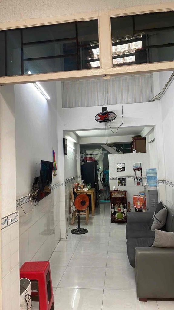 Rent the Originals, 1 M 2 floors, 3 bedrooms 3 car toilets, interior