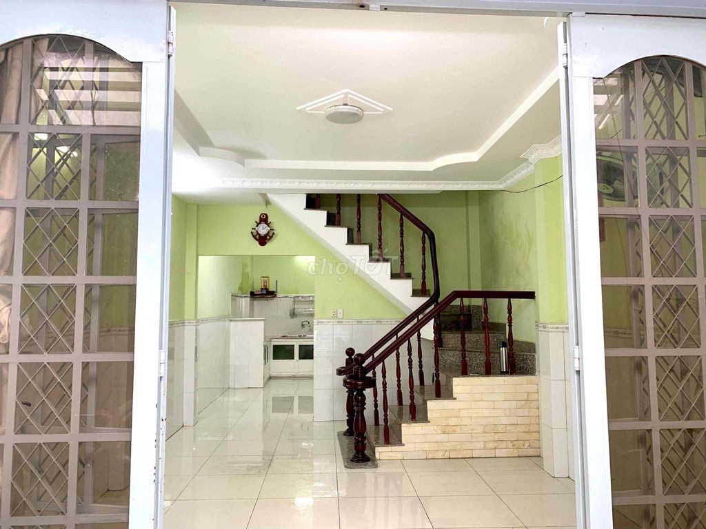 Renting the entire apartment - car alley
