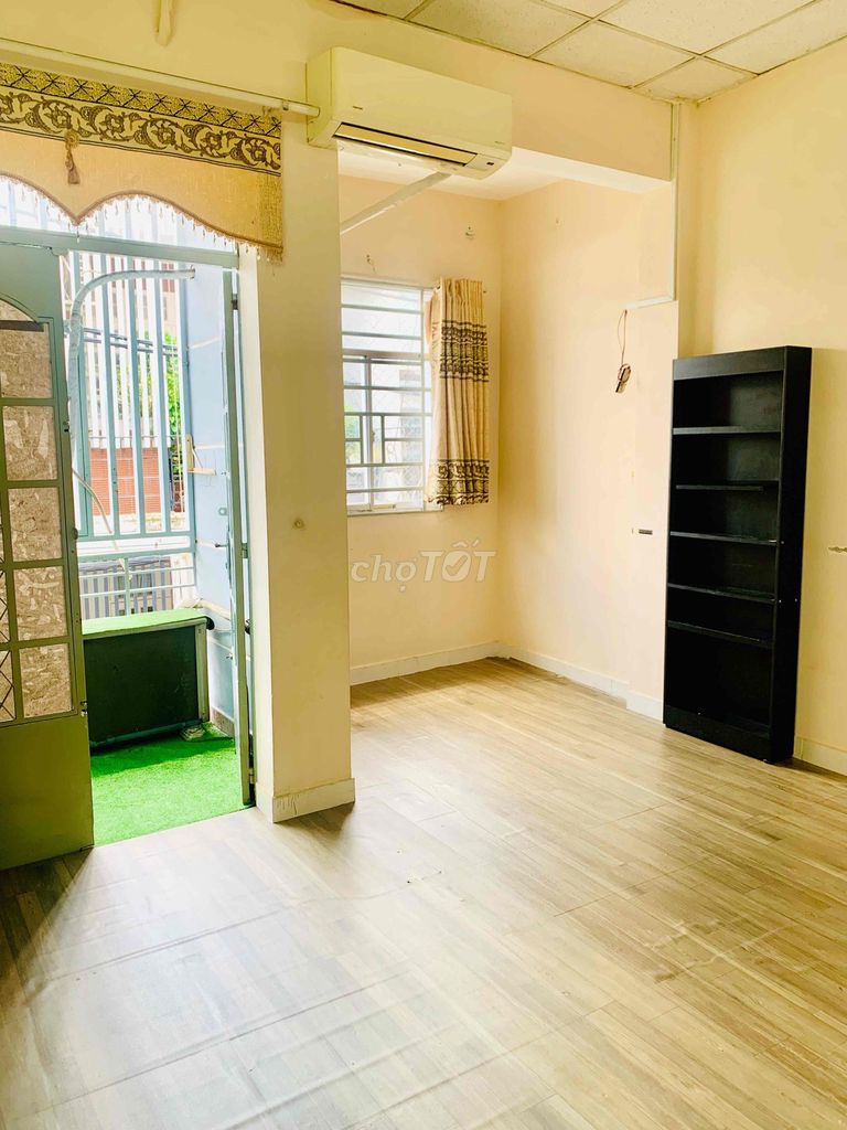 Renting the entire apartment - car alley