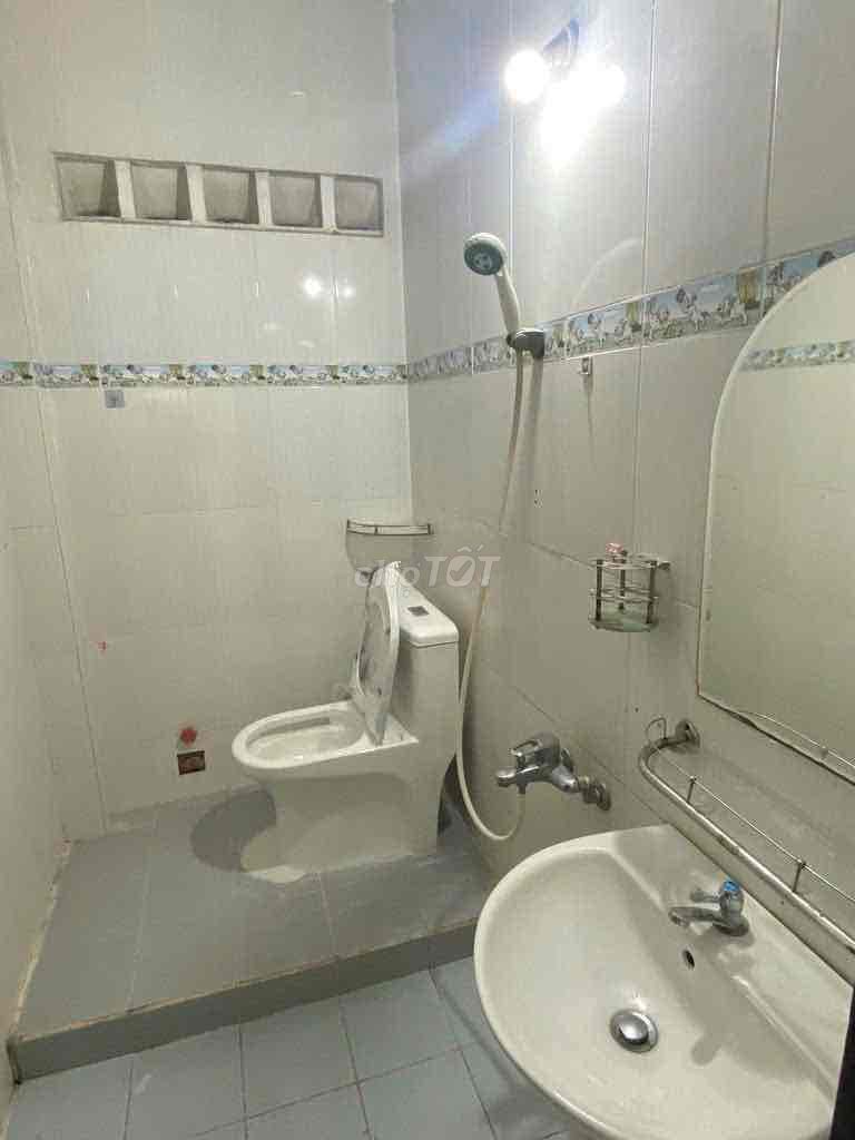 House 1 :1 4 4 4th floor bedroom 5 x 18 meters 7th Street Hoàng Quốc Việt Hoàng Quốc Việt