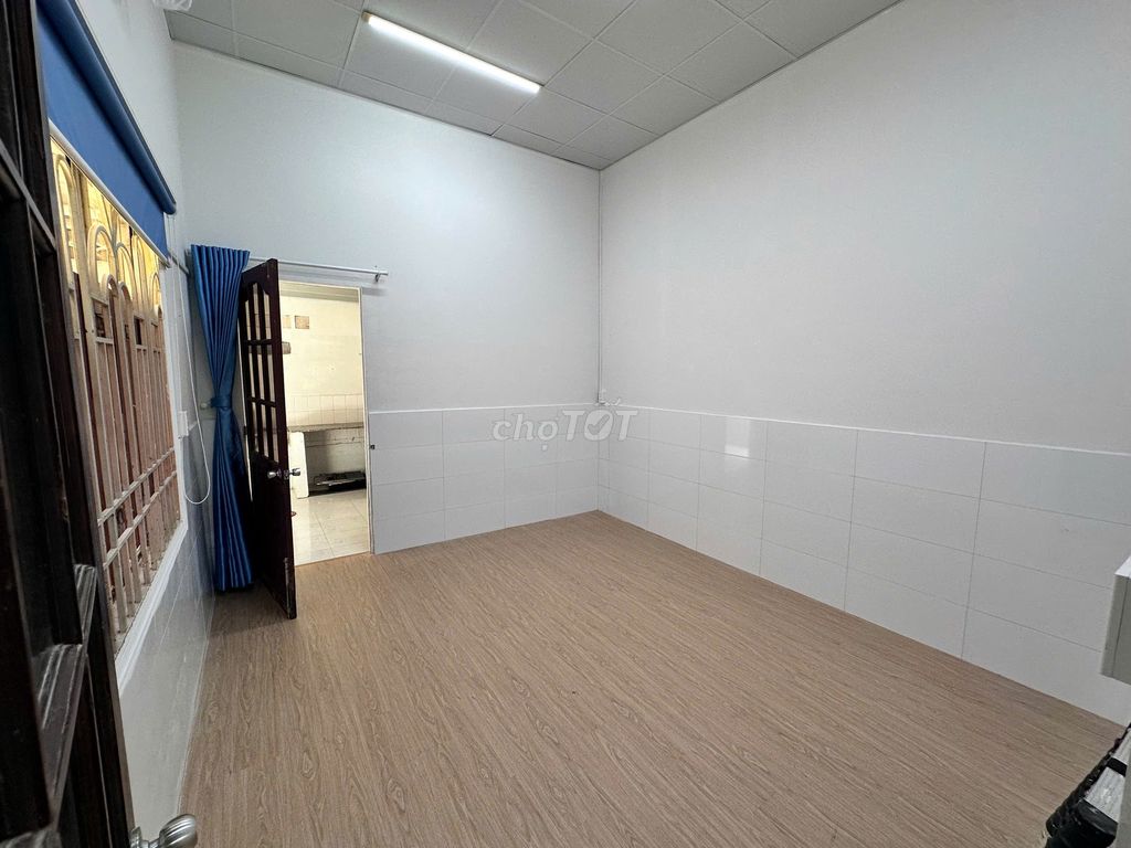 The original building is 84/8 Nguyễn Duy Cung,