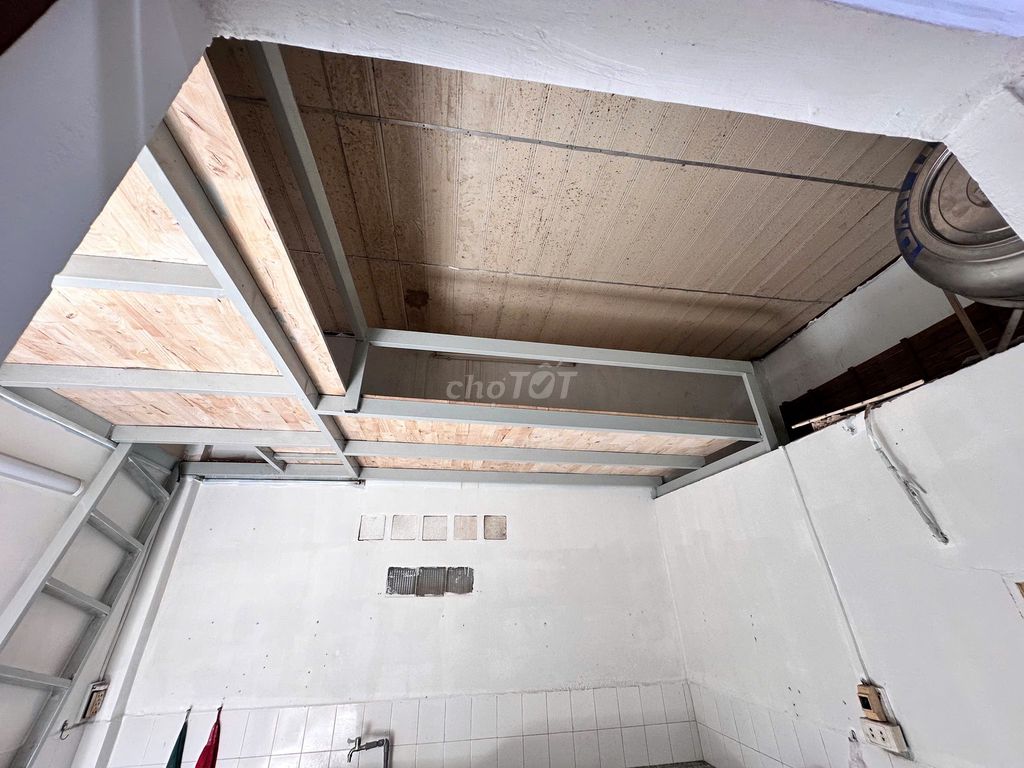 The original building is 84/8 Nguyễn Duy Cung,