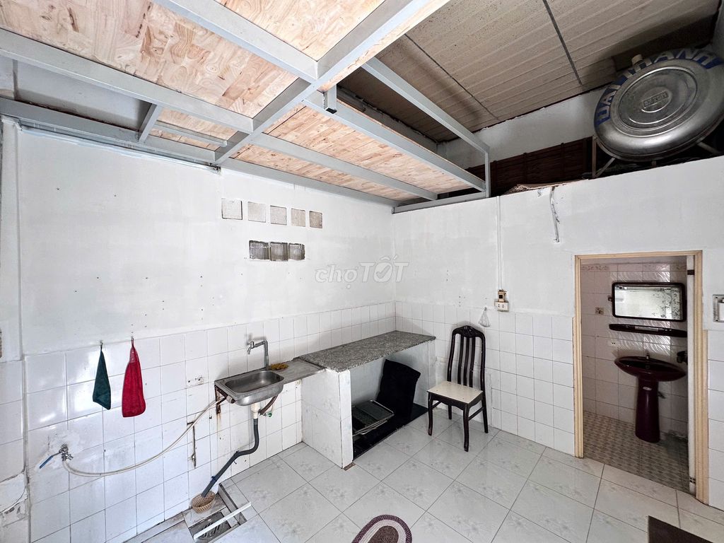 The original building is 84/8 Nguyễn Duy Cung,