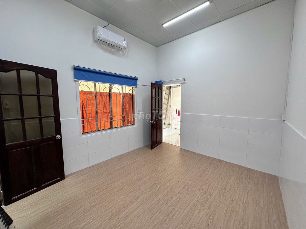 The original building is 84/8 Nguyễn Duy Cung,