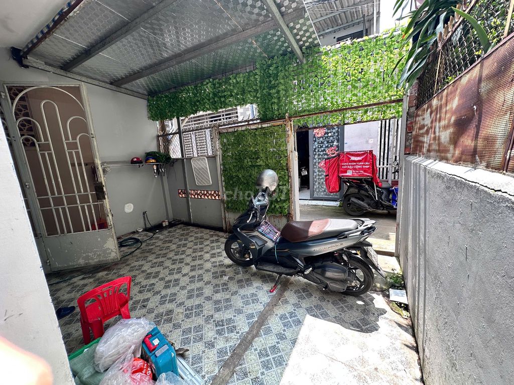 The original building is 84/8 Nguyễn Duy Cung,