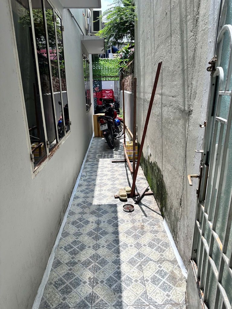 The original building is 84/8 Nguyễn Duy Cung,