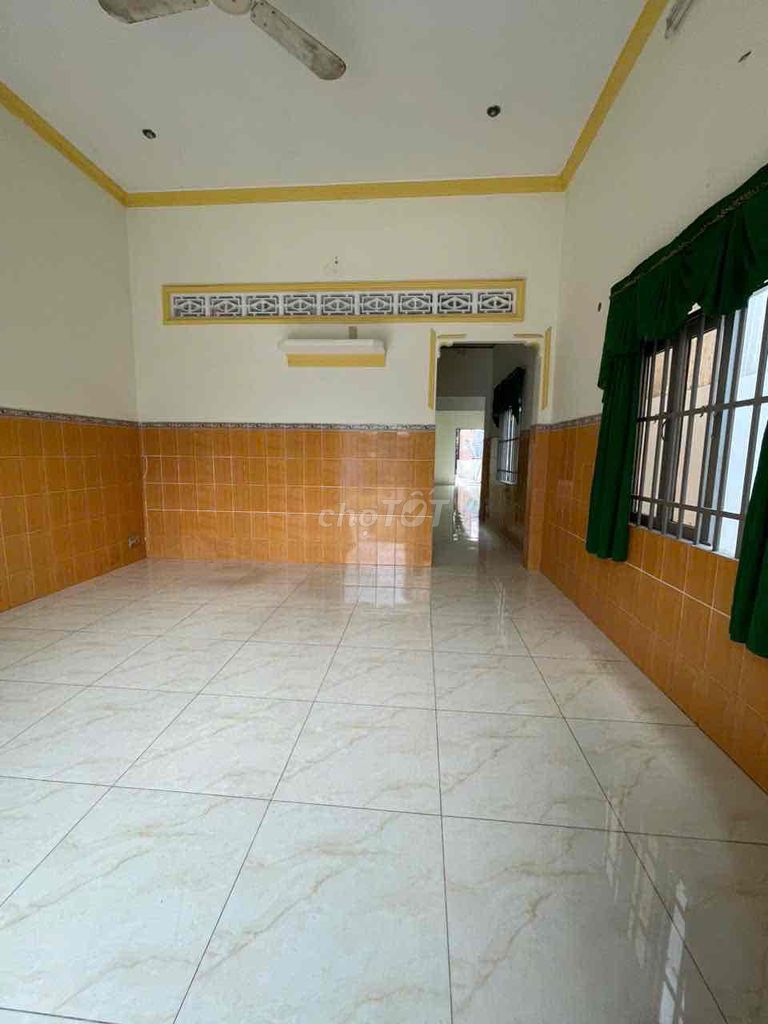 6 x40 yard 6 x12 2 bedroom 2 yard toilet 6 x10 alley carway D virgin