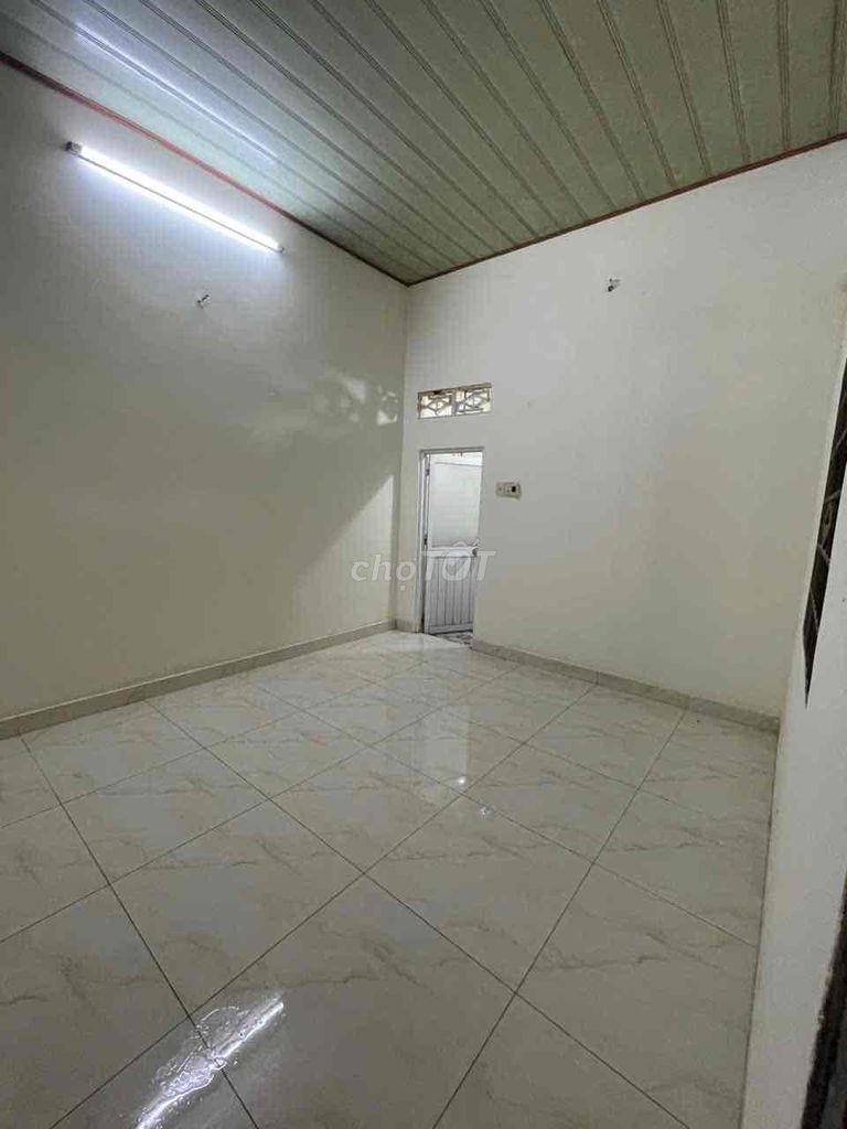 6 x40 yard 6 x12 2 bedroom 2 yard toilet 6 x10 alley carway D virgin