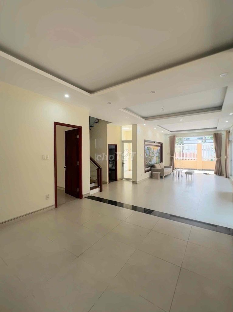 Rent a Sutton Hall. Liên Phường District 9 million a month.