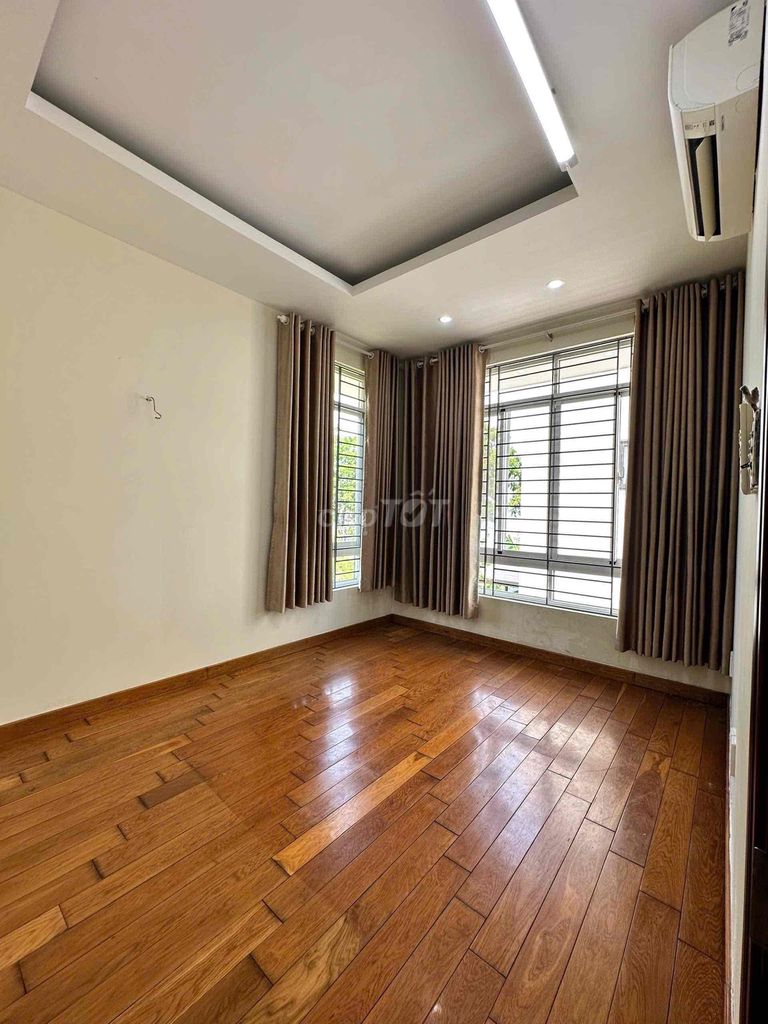 Rent a Sutton Hall. Liên Phường District 9 million a month.