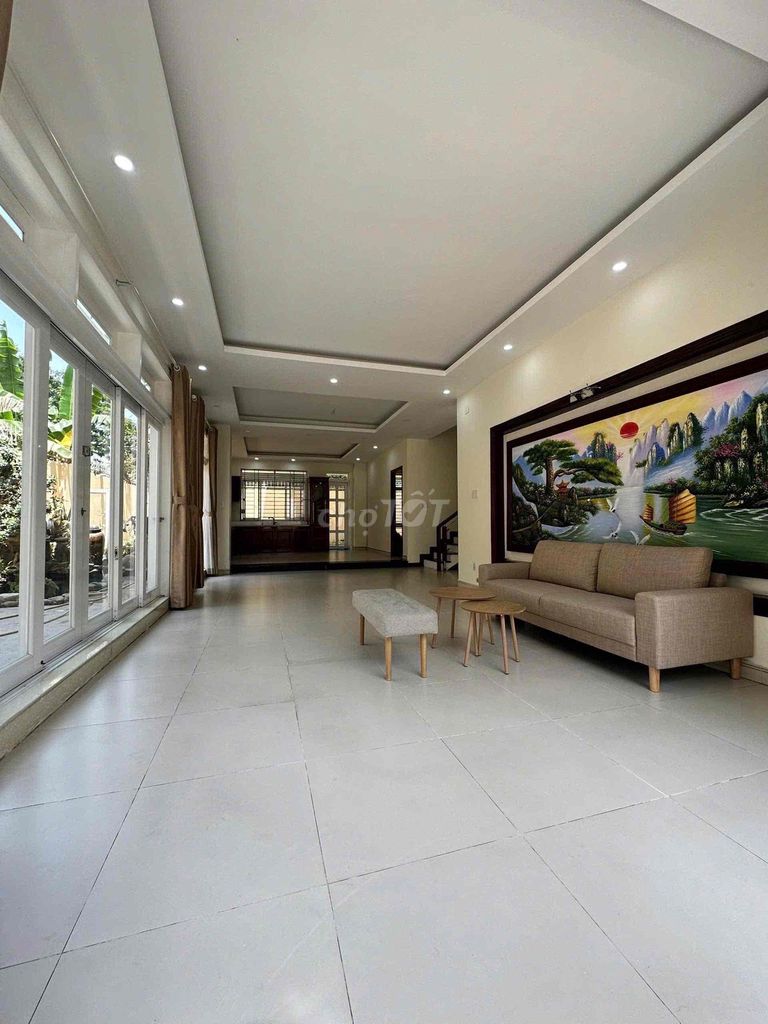 Rent a Sutton Hall. Liên Phường District 9 million a month.